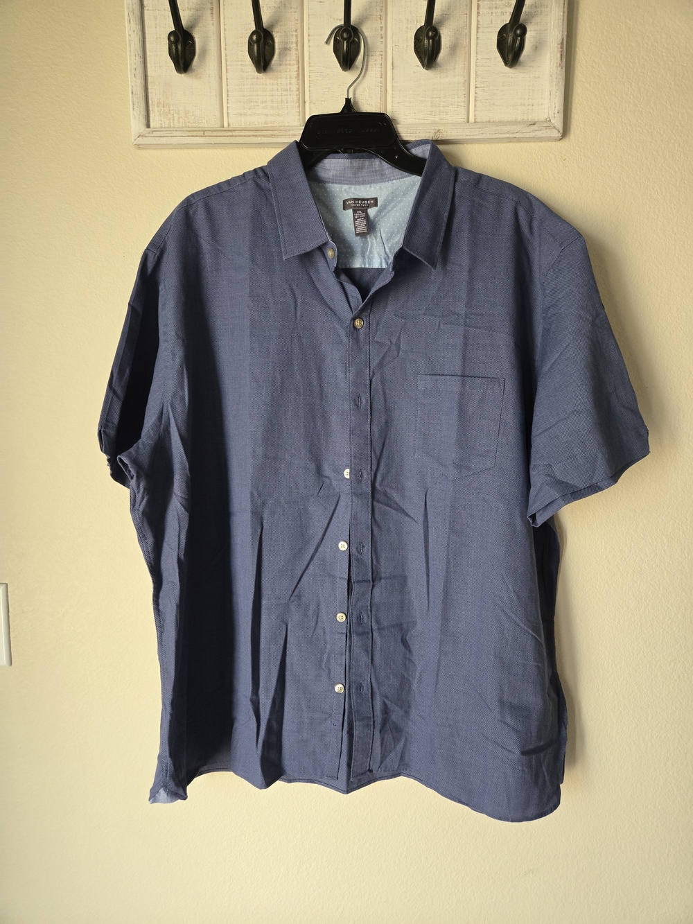 Van Heusen Men’s Short-Sleeve Button-Down Shirt in Navy